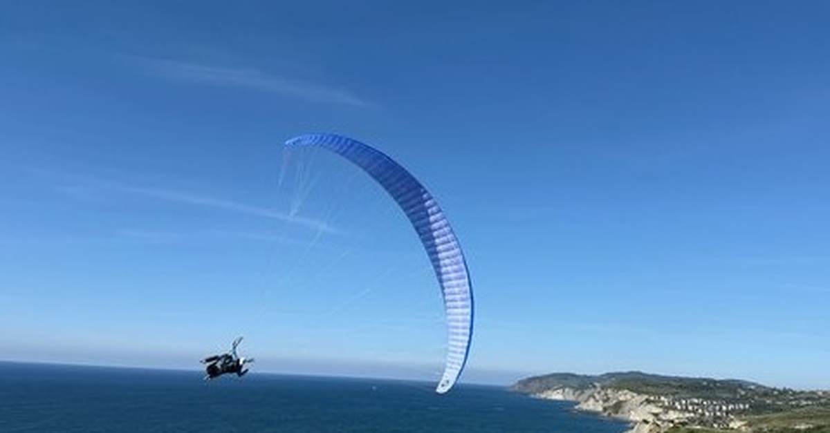 Vuelo en parapente biplaza sobre la costa de Vizcaya, Bilbao