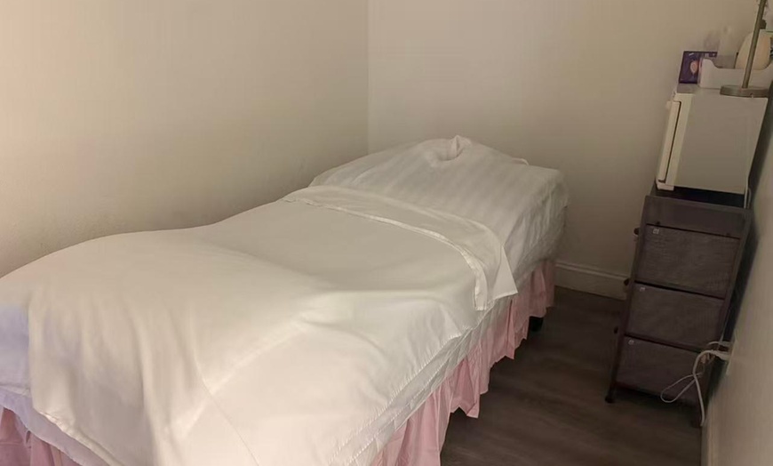 Image 2: Full Massage for Relaxation & Tension Relief
