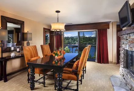 Lakeside Balcony Double-Queen Room