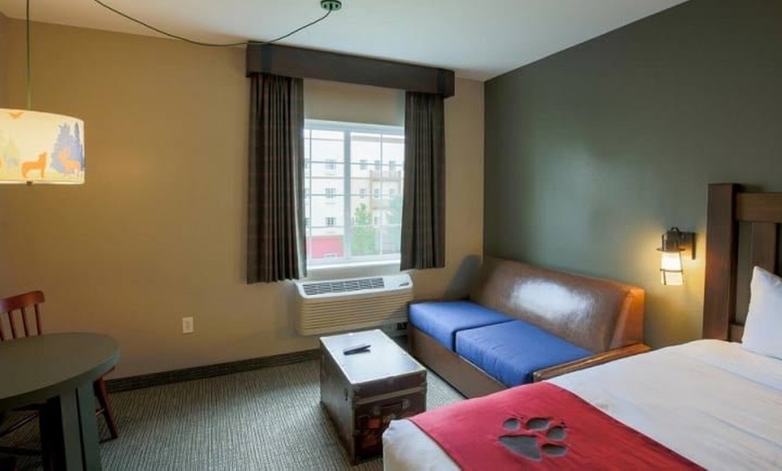 Image 20: Great Wolf Lodge Gurnee Indoor Water Park Resort