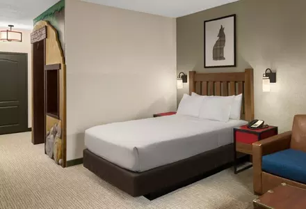Wolf Den Suite