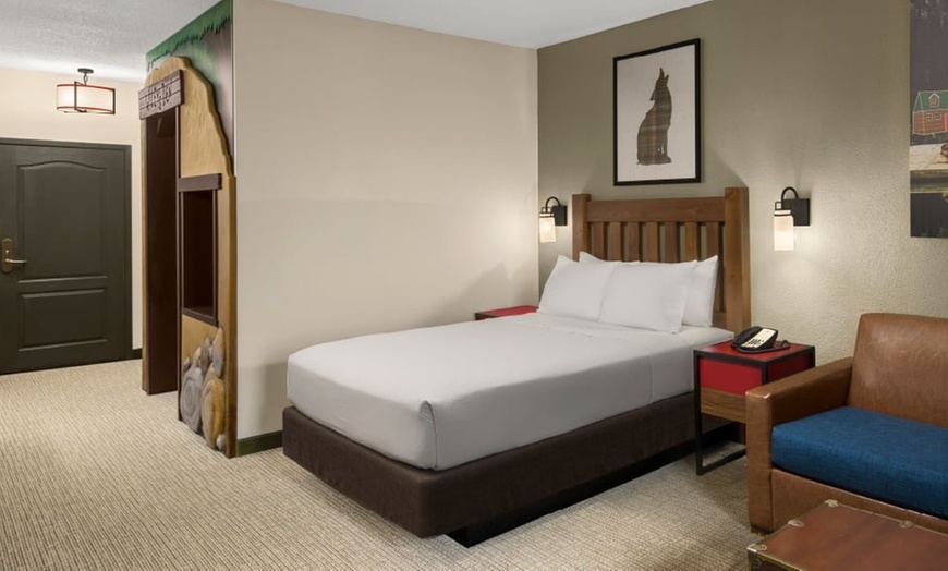 Image 22: Great Wolf Lodge Cincinnati Water Park Resort
