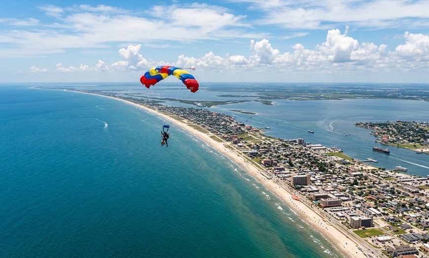 Image 2: Get Bird’s Eye View of Houston with Tandem Skydive for 1 or 2 People 