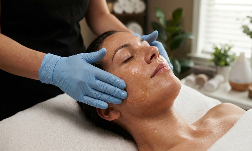 Image 4: 60-Minute Signature Facials with Diamond Microdermabrasion