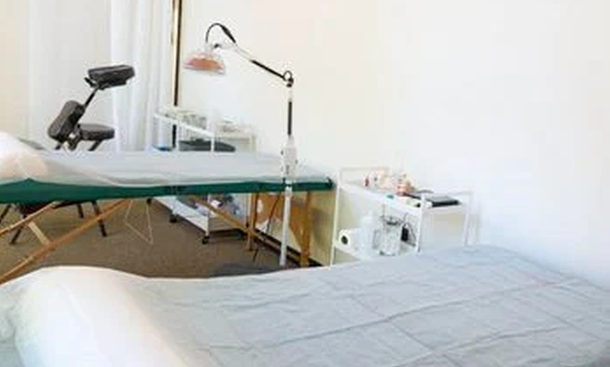 Image 3: 60 or 90-Min Massage or 60-Min Couples Massage for Relaxation