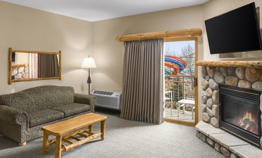 Image 21: Great Wolf Lodge Wisconsin Dells Water Park Resort