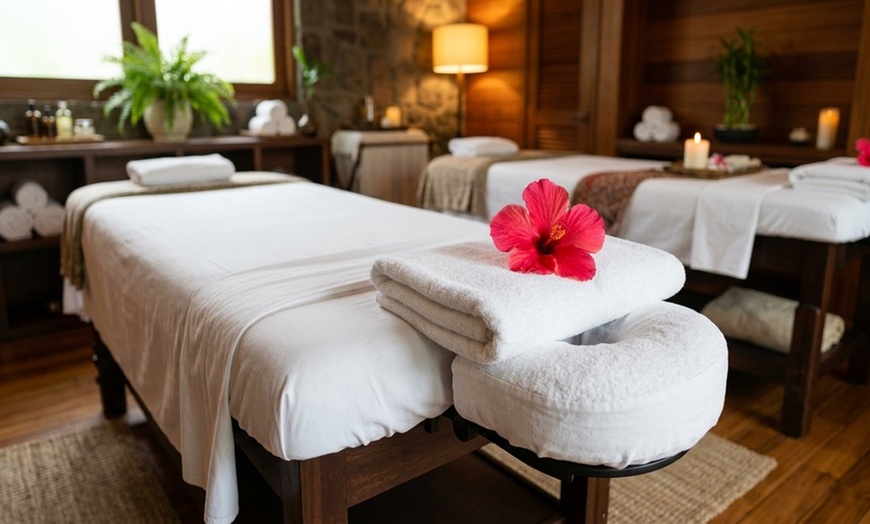 Image 4: 50-Minute Couples Massage at High-Rated Therapeutic Center