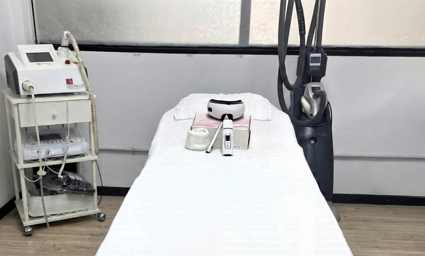 Image 5: 5 o 7 sesiones de masaje drenante, manta eléctrica y aparatología