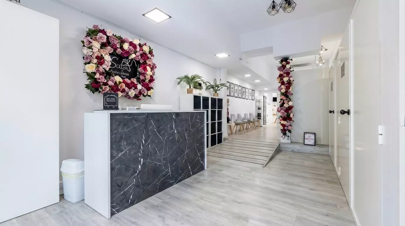 Masaje de piedras calientes con copa de cava y bombones para 1 o 2