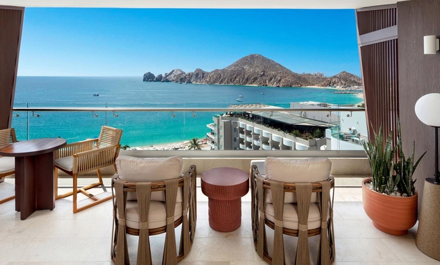 Image 25: Cabo Beachfront Resort with Infinity Pools & Rooftop Bar