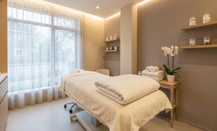 Image 5: 1 or 2 Full face microneedling treatment with hyaluronic serum 