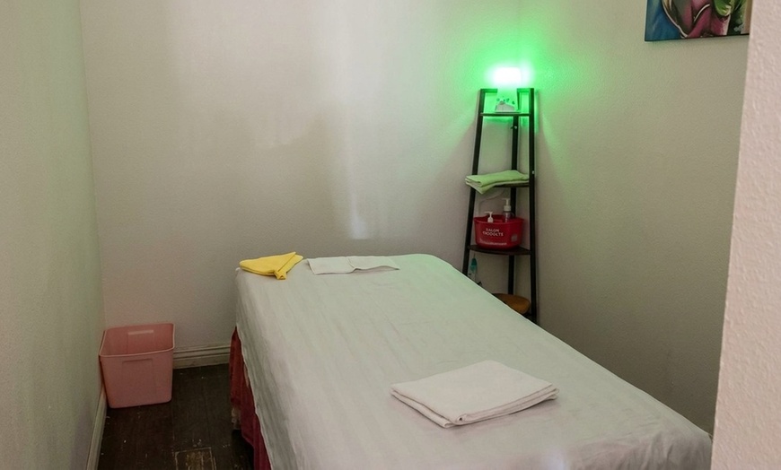 Image 6: 63% Off on Couples Massage at Taiji Foot Massage