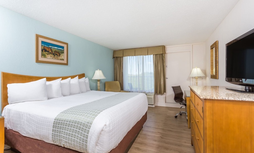 Image 17: Outer Banks Oceanfront Hotel with Beach Access