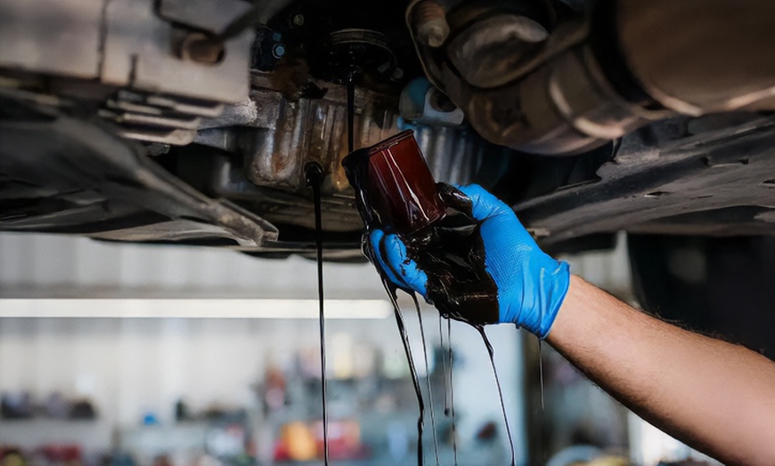 Image 2: Synthetic Blend & Full Synthetic Oil Changes | Cien Motor Werks