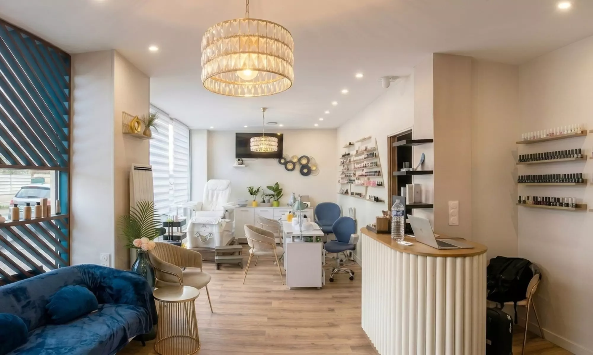 Massage californien et soin du visage pour un bien-être profond
