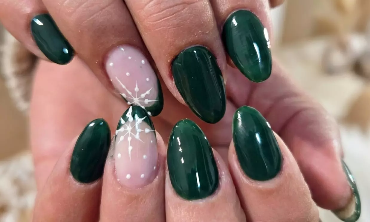 Manicura y/o pedicura express o completa con esmaltado semipermanente