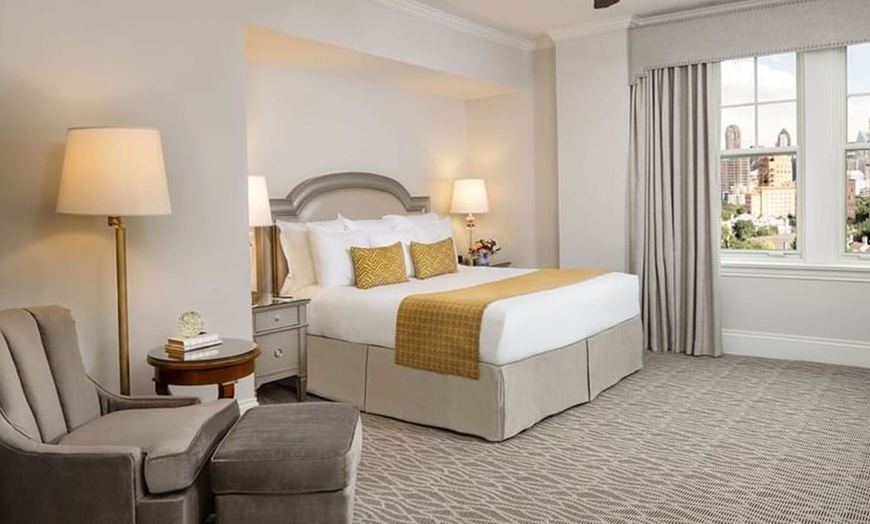 Image 15: Dallas 4-Star Hotel with Spa, Pool and Live Music