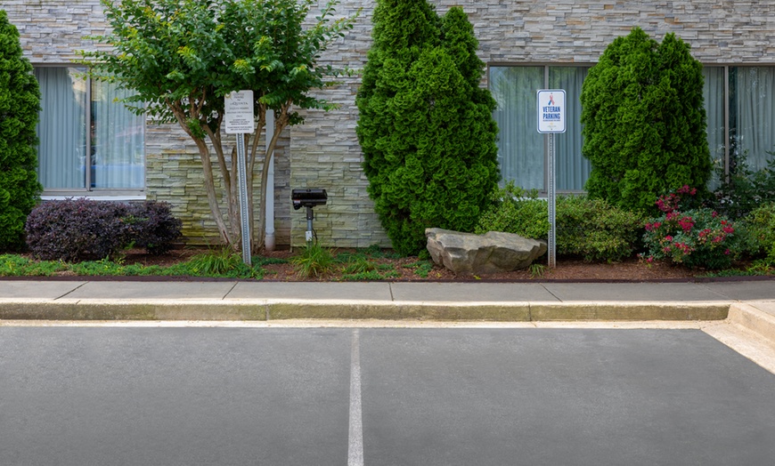 Image 17: Atlanta Airport Hotel with Free Breakfast & Shuttle