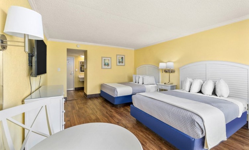 Image 17: 2-night+ Stay for 4 at Waterpark Resort in Myrtle Beach!