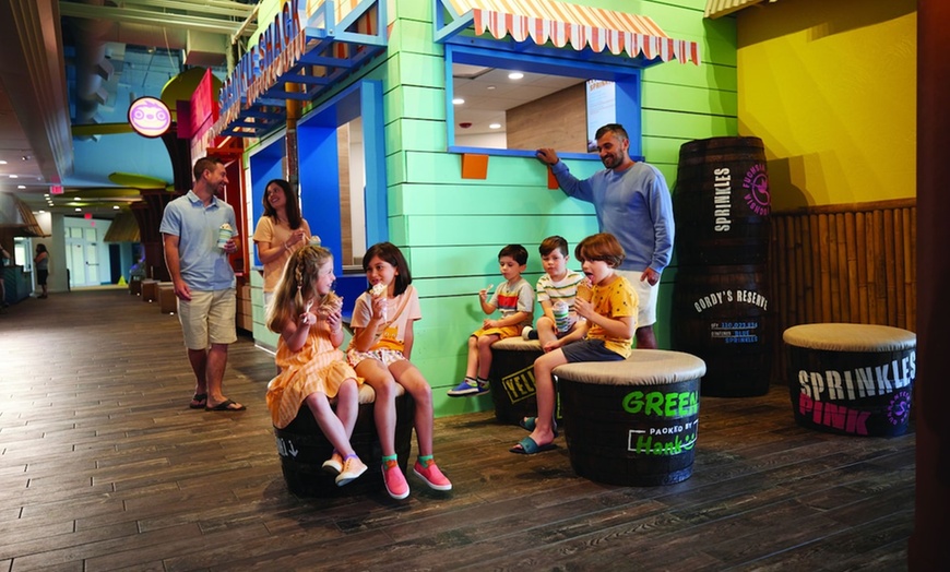 Image 18: Ultimate Family Getaway with Daily Waterpark Passes!