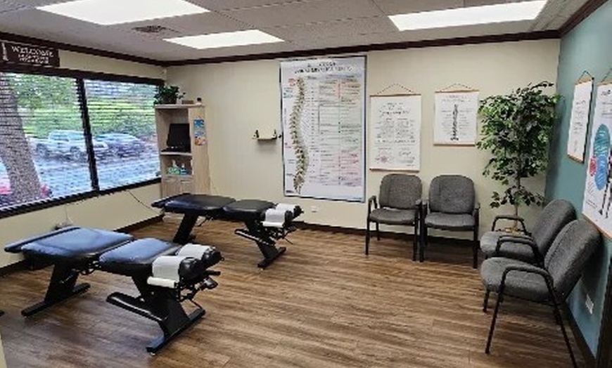 Image 2: Experience a Relaxing Wellness Package with Massage & Exam