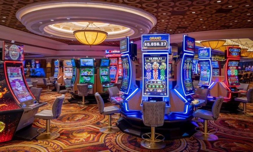 Image 34: 5-Star Caesars Palace Hotel Stay on the Las Vegas Strip 