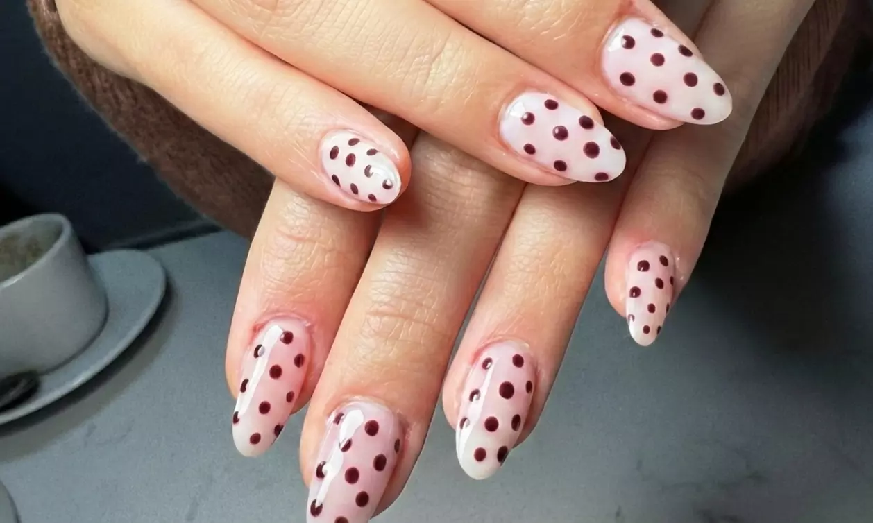 Manicura y/o pedicura express o completa con esmaltado semipermanente