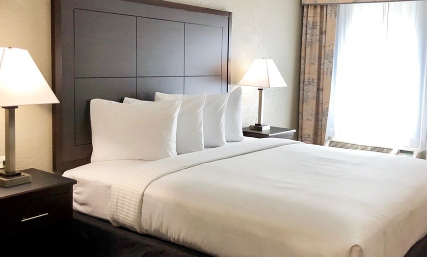 Image 11: Dallas Hotel near Galleria with Pool & Free Parking