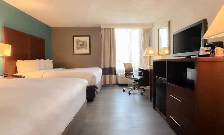Image 28: Kissimmee Hotel Near Disney with Breakfast & Park Shuttle