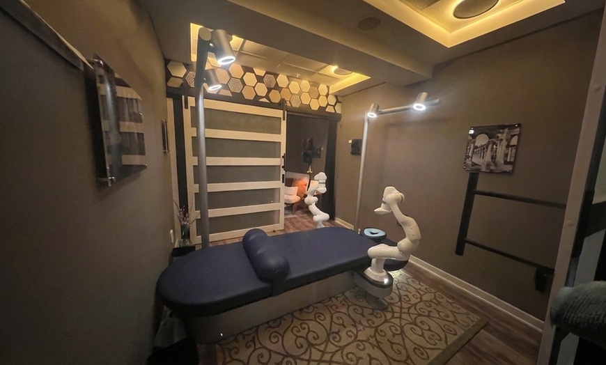 Image 5: 60-Minute Aescape AI Robotic Massage: Personalized Full Body Massage