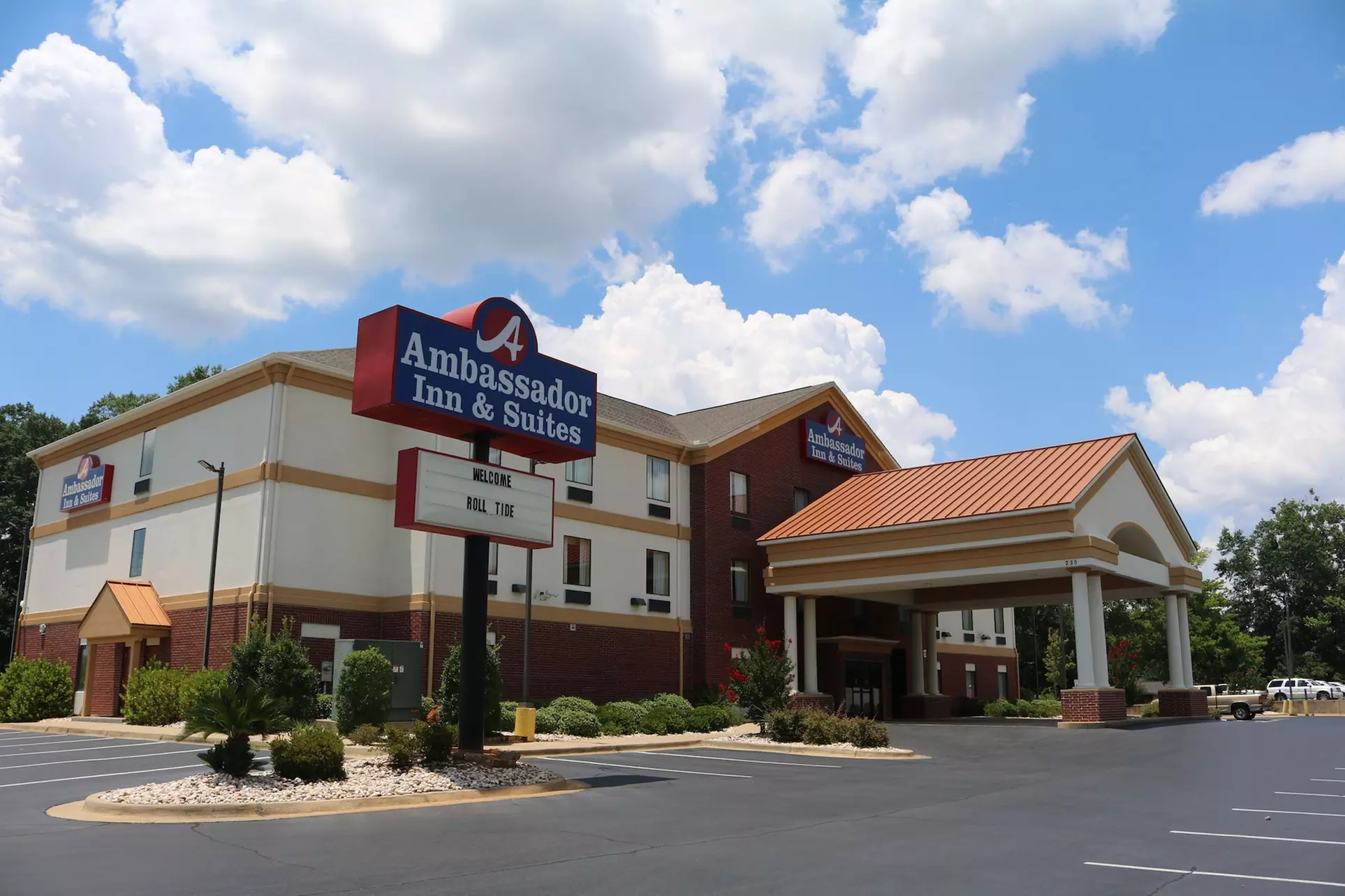 Ambassador Inn and Suites Tuscaloosa - Primary Image