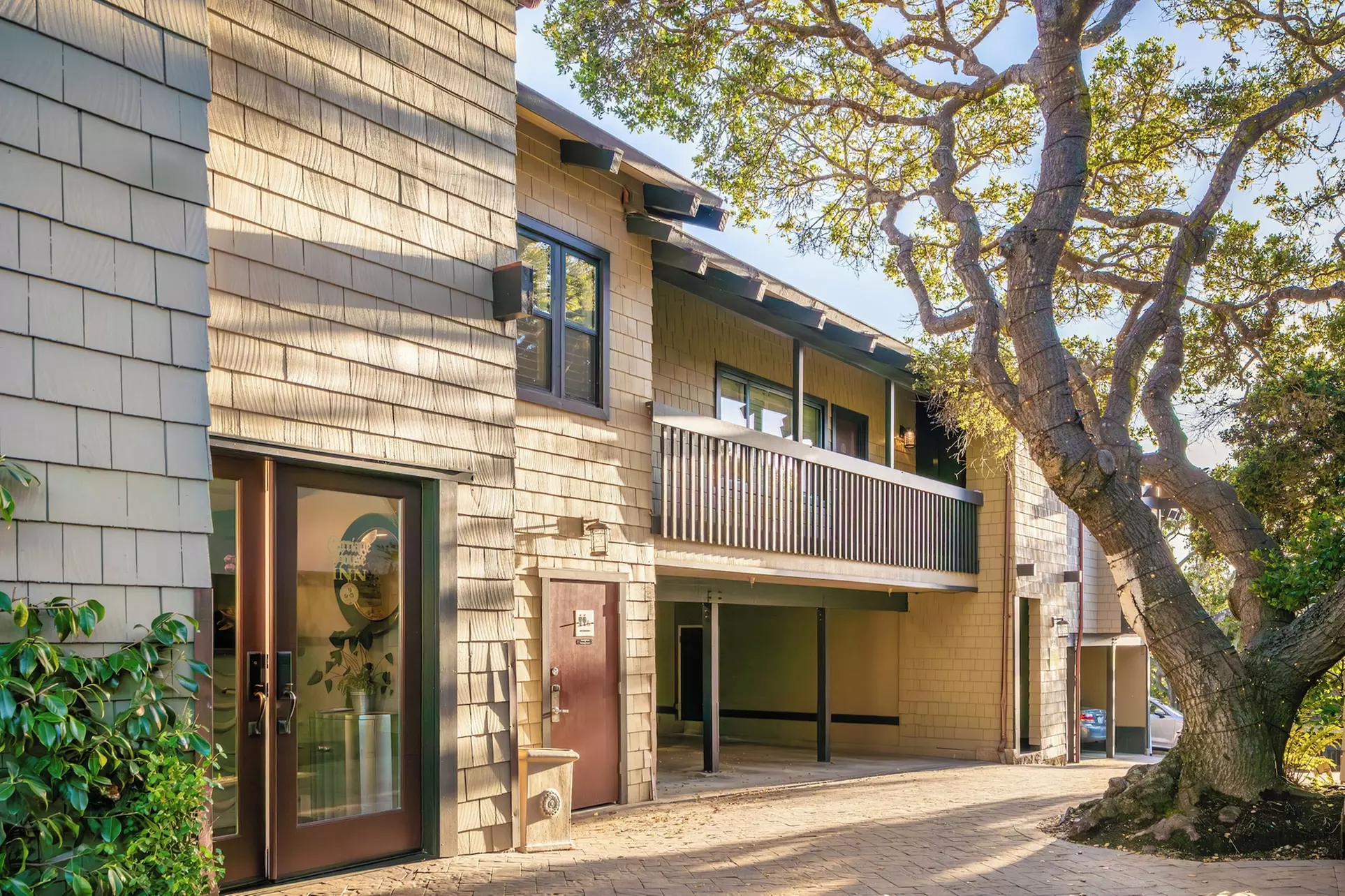 Carriage House Inn - Primary Image