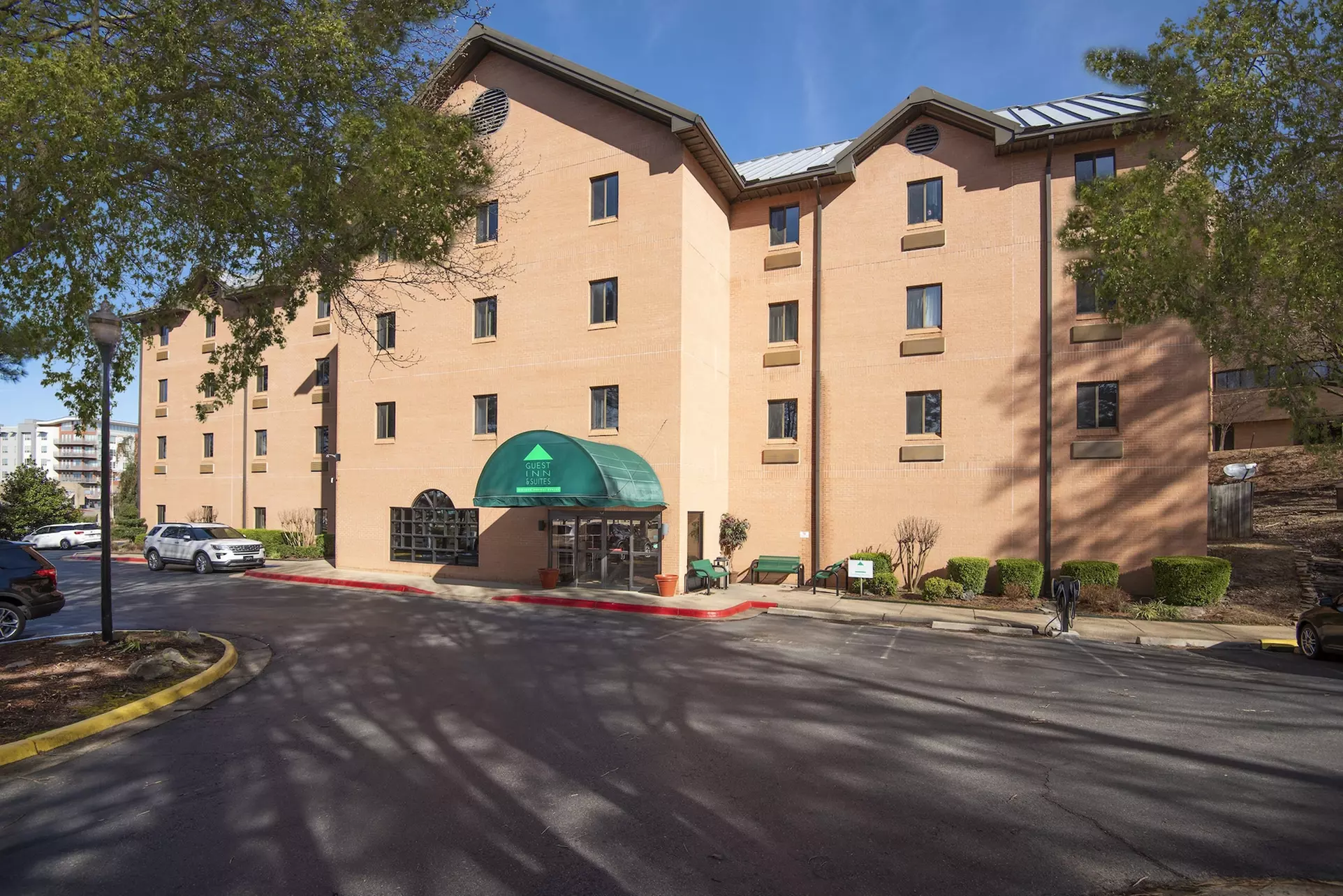 Guest Inn & Suites - Midtown Medical Center