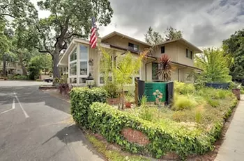 Saratoga Oaks Lodge - Primary Image