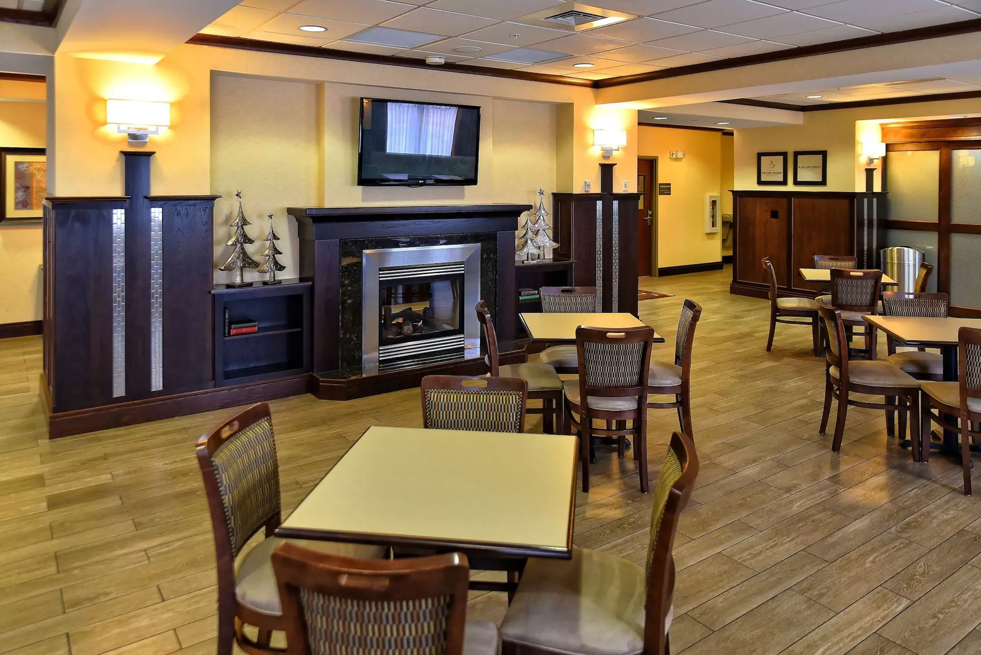 Hampton Inn Geneseo - Primary Image