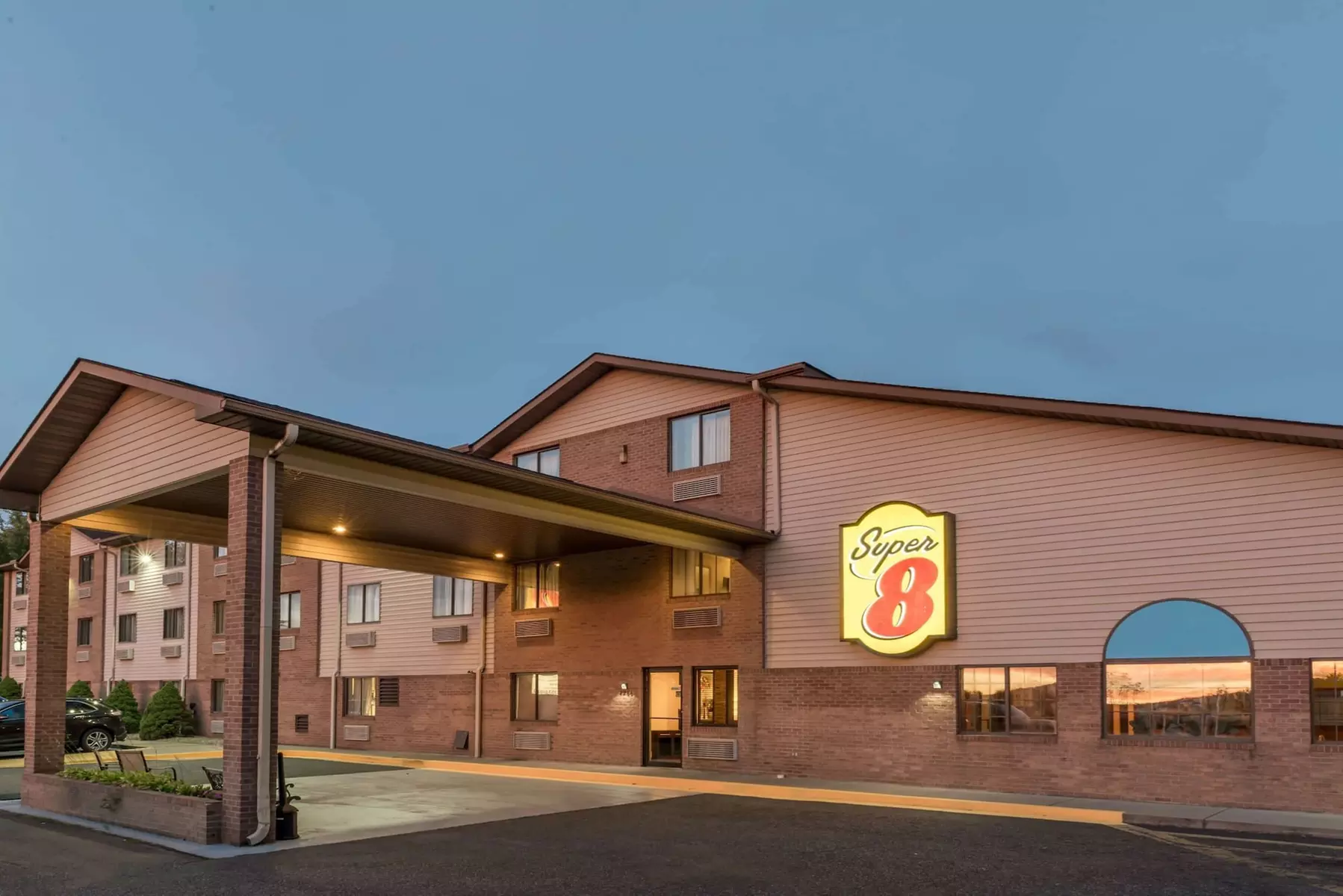 Super 8 by Wyndham Portsmouth - Primary Image