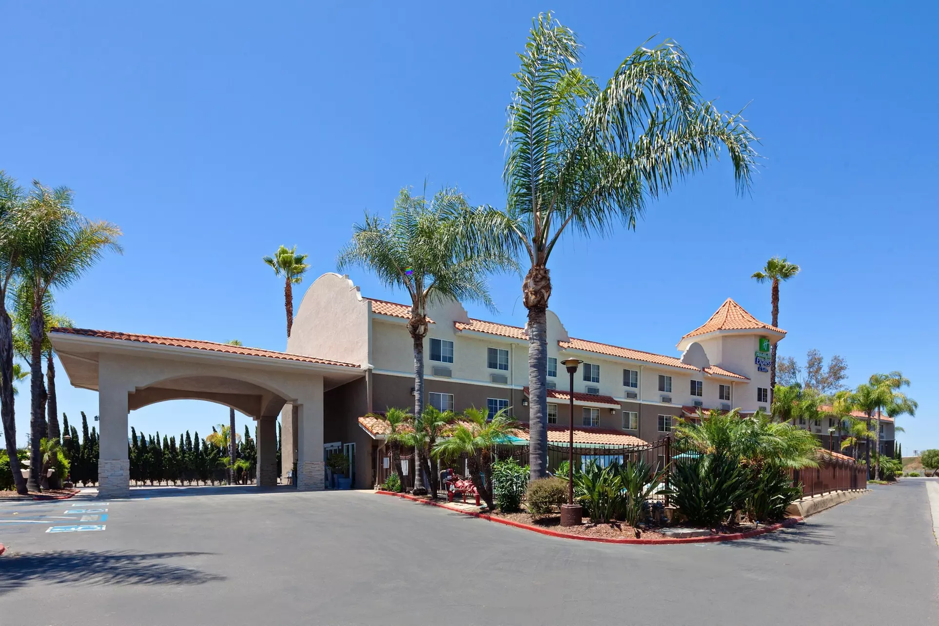 Holiday Inn Express Hotel & Suites San Diego-Escondido by IHG - Primary Image
