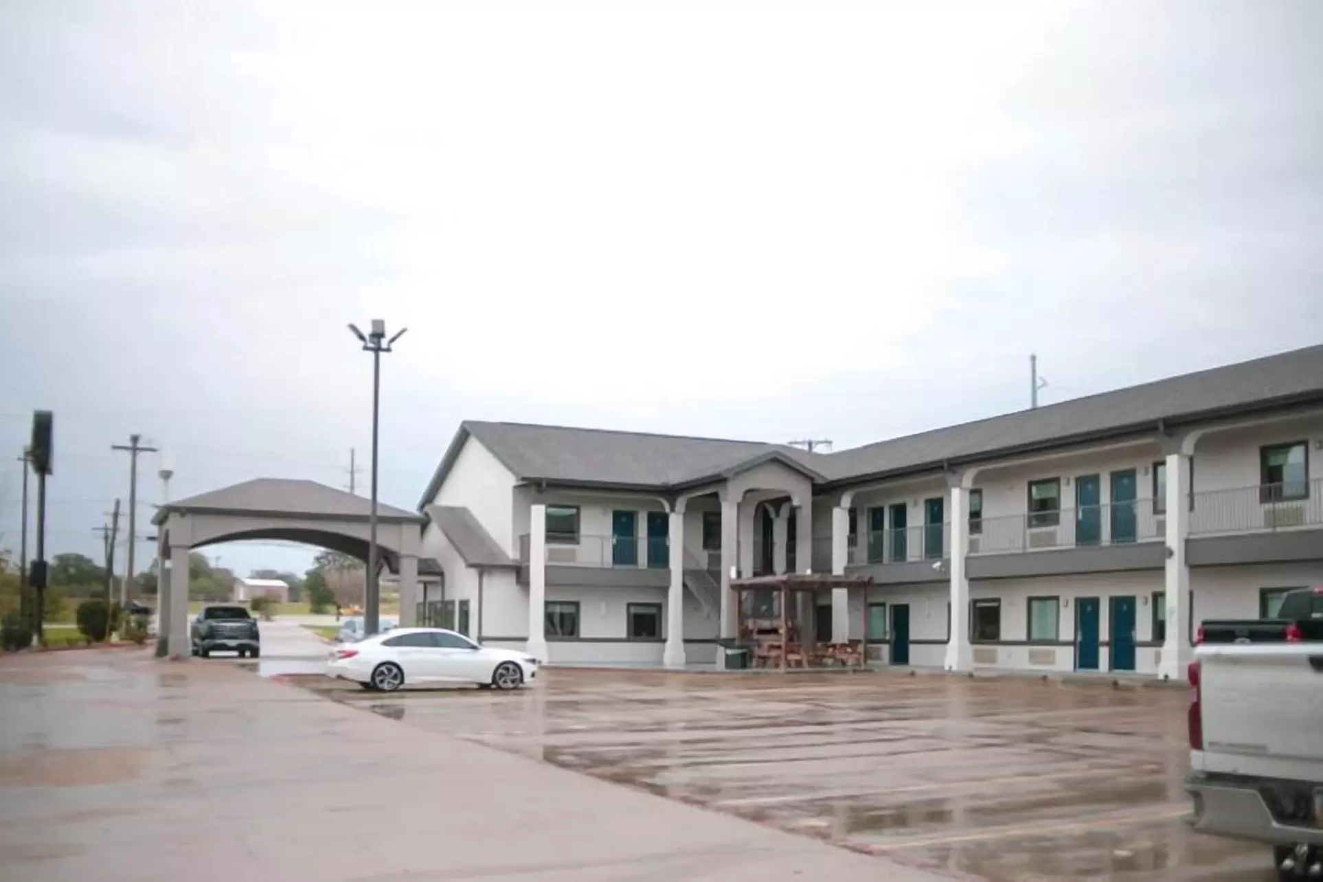 Days Inn & Suites by Wyndham Gonzales TX - Primary Image