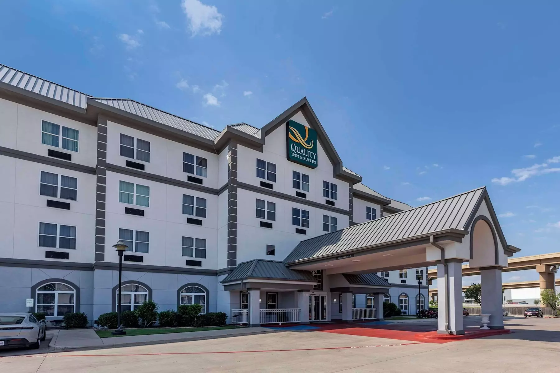 Quality Inn & Suites I-35 E / Walnut Hill - Primary Image
