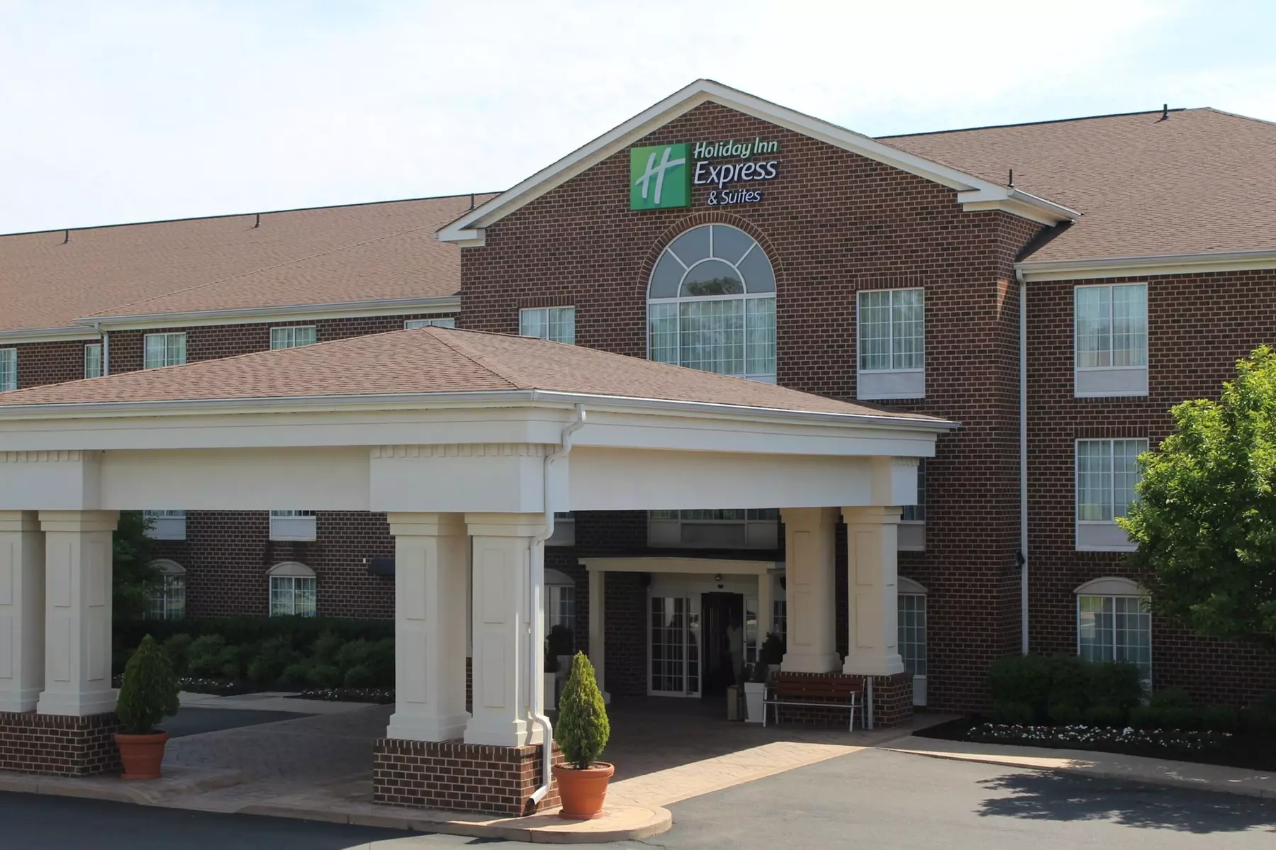 Holiday Inn Express Hotel & Suites Warrenton, an IHG Hotel - Primary Image