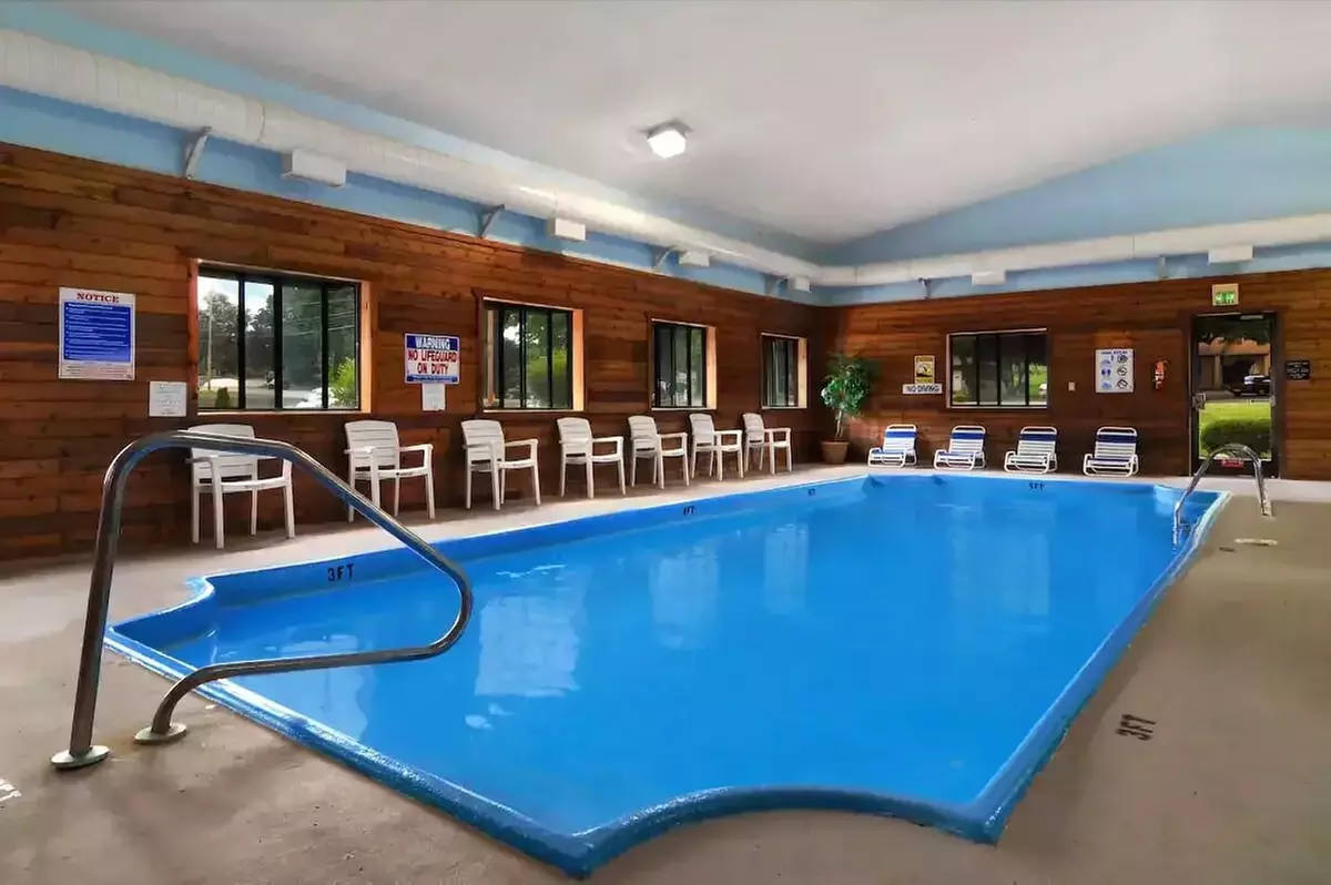 Super 8 by Wyndham Paris - Primary Image