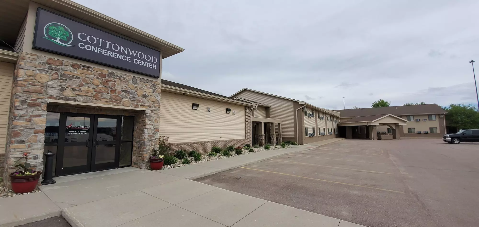 Cottonwood Inn and Conference Center - Primary Image