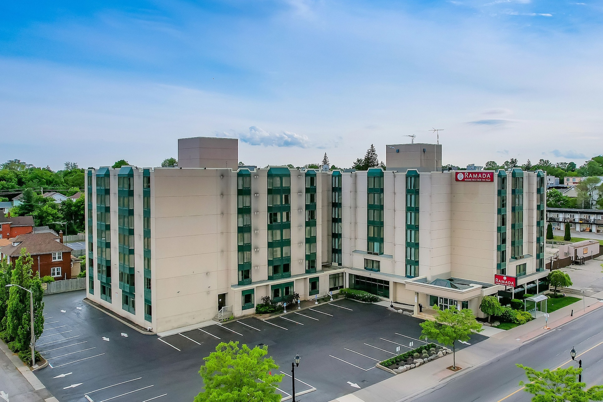 Ramada by Wyndham Niagara Falls Near the Falls