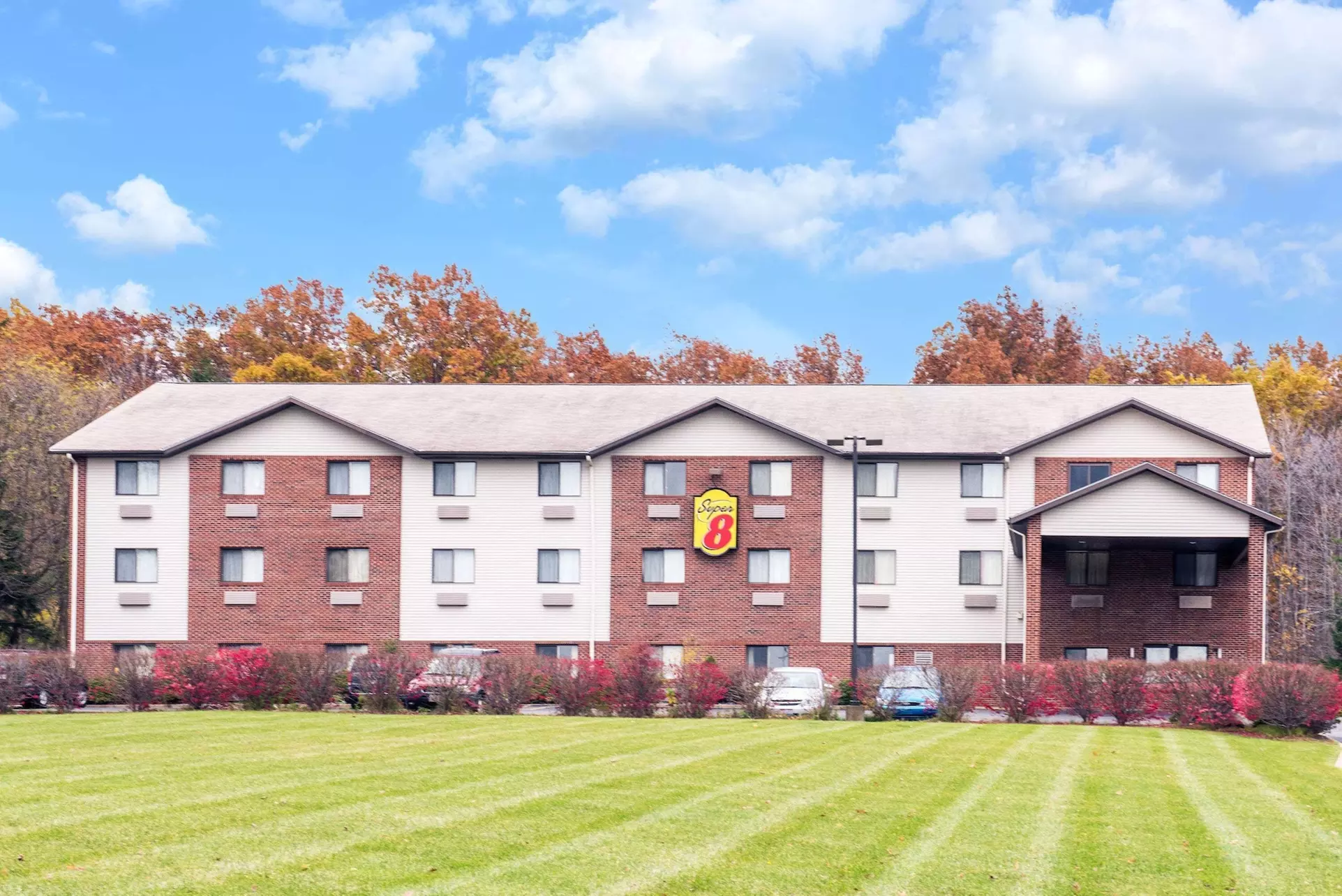 Super 8 by Wyndham Richfield/Cleveland - Primary Image