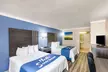 Days Inn & Suites by Wyndham Braunig Lake - Second Medium
