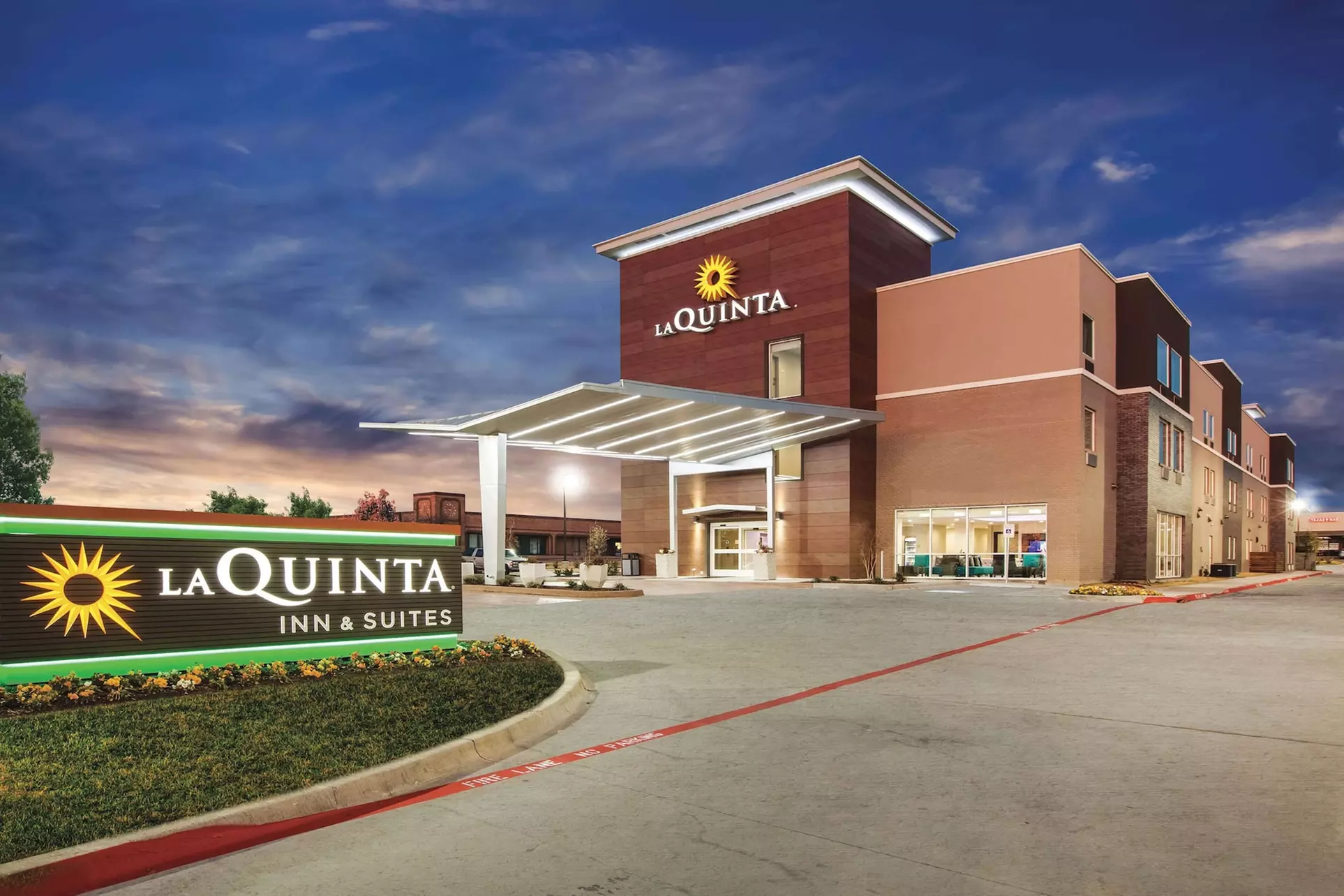 La Quinta Inn & Suites by Wyndham Dallas Northeast-Arboretum - Primary Image