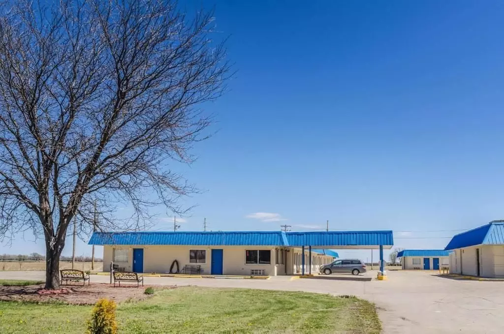 Regency Inn - Primary Image