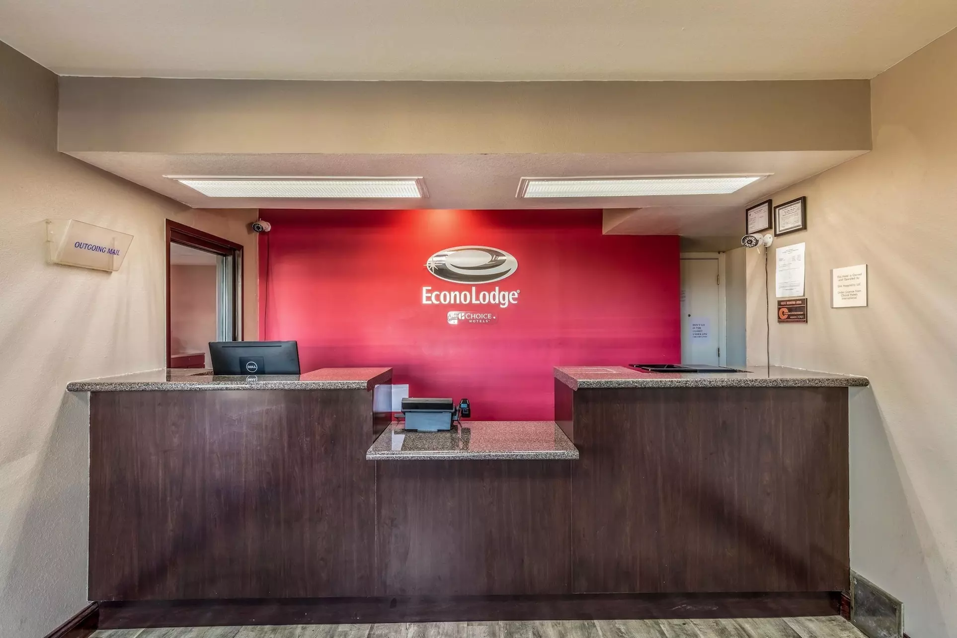 Econo Lodge - Primary Image