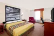 Super 8 by Wyndham Plainview - Second Medium