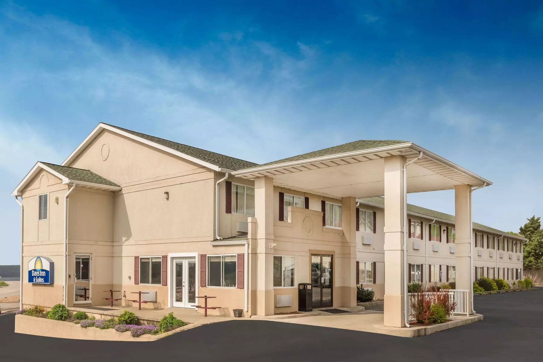 Days Inn by Wyndham Osage Beach Lake of the Ozarks - Primary Image